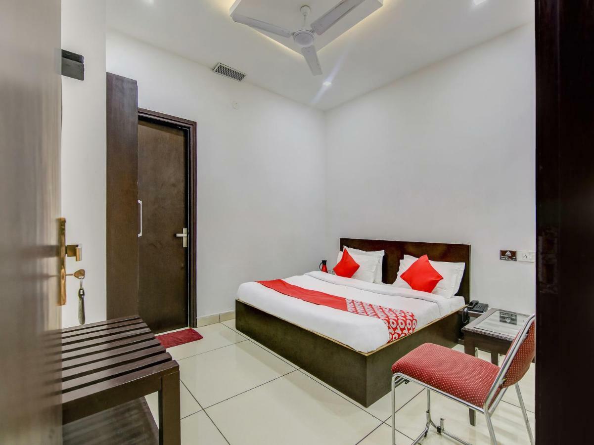Oyo 27999 Hotel Deep Sirsa Esterno foto